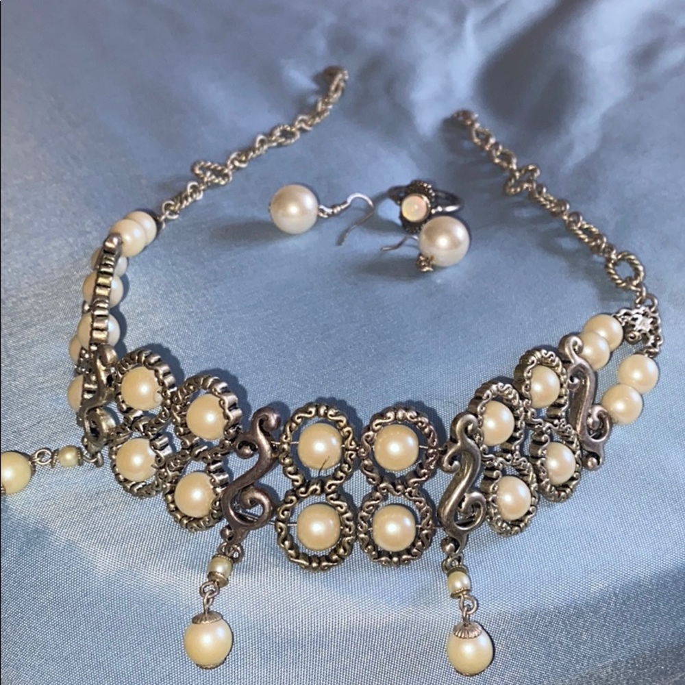 Choker with ring and earrings